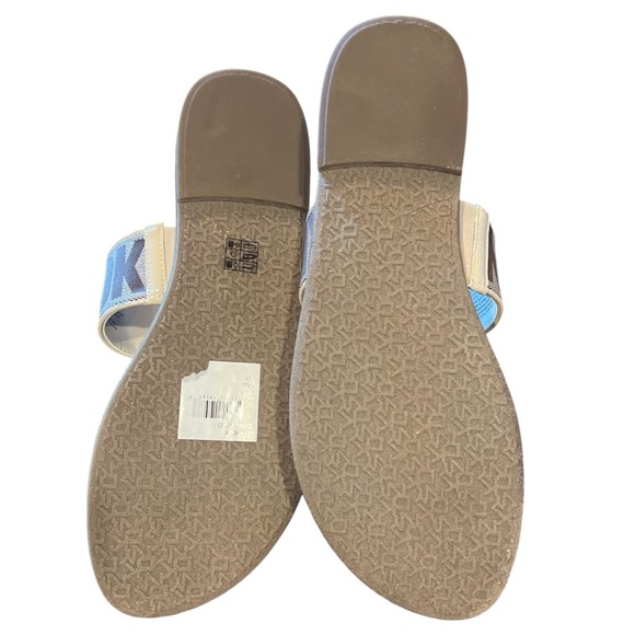 DKNY Logo Thong Sandals Womens Size 11 Nude Patent Slip On Flat Summer - Picture 9 of 11